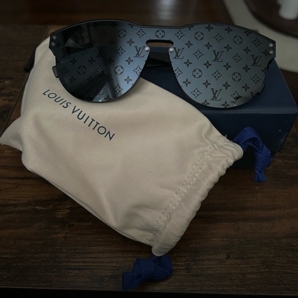 Louis Vuitton Sunglasses (never worn) - Picture 2 of 4